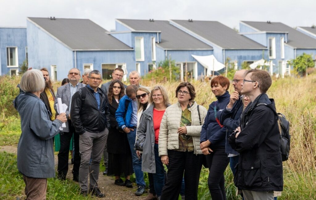 Photo: Participants in front of the community houses